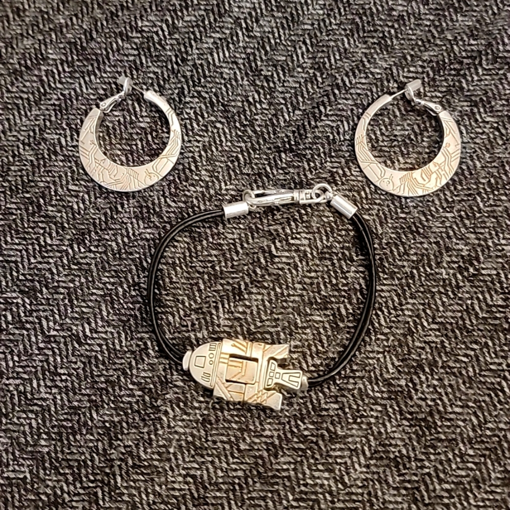 STAR WARS R2D2 EARRINGS AND BRACELET!! NWOT